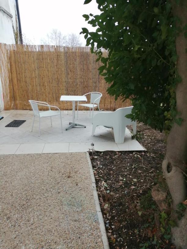 Appartement Tout Proche De Bourg-En-Bresse Peronnas Exterior foto